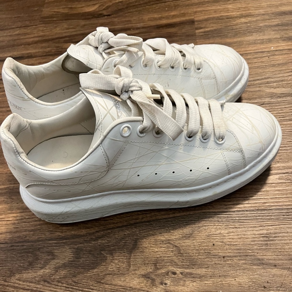 MEN’S GLOW/REFLECTIVE MCQUEENS SIZE 42 (9)